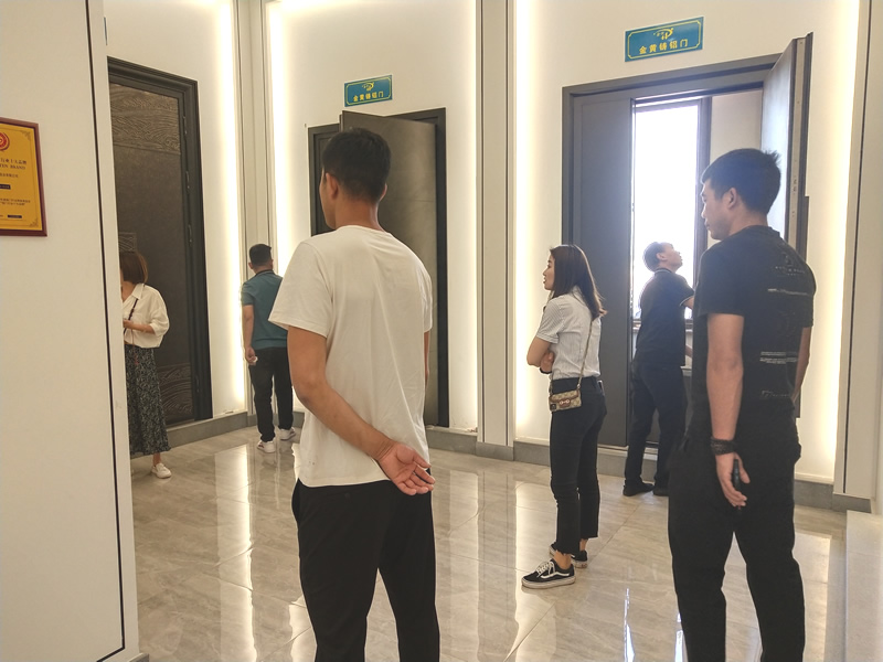 金黃制造2021年門博會公司豪華展廳現(xiàn)場 金黃制造2021年門博會公司豪華展廳現(xiàn)場